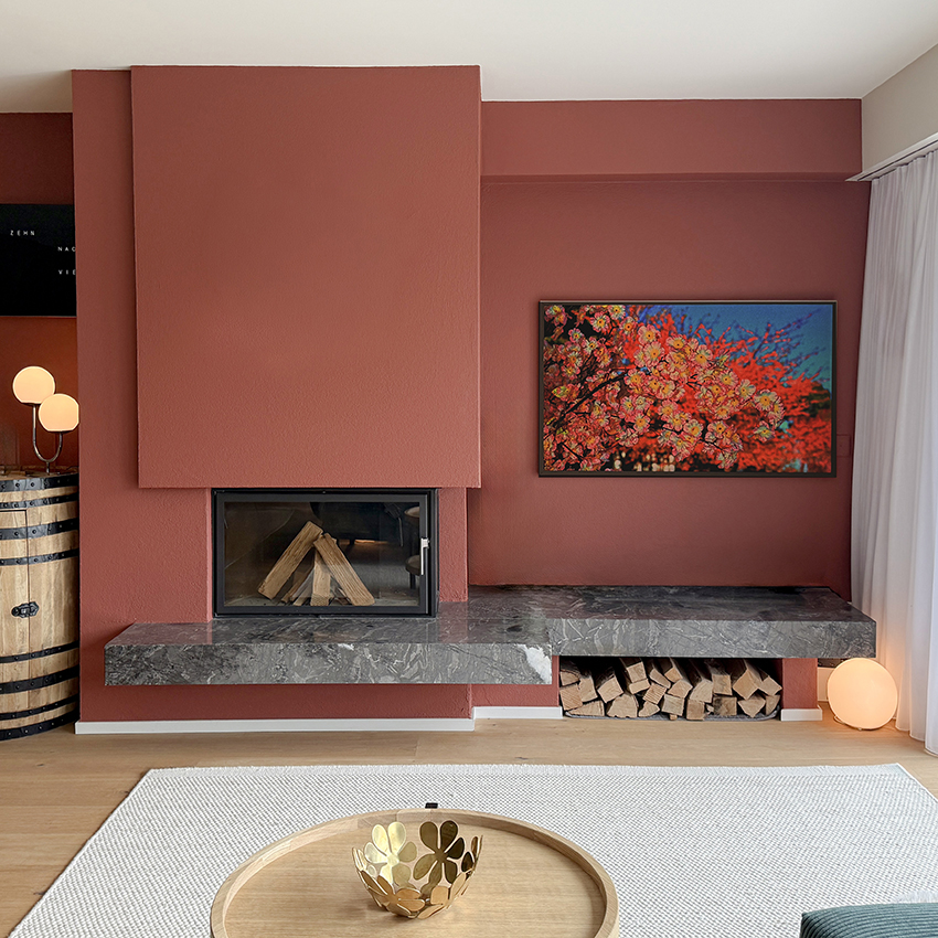 Kaminwand vorher und nachher mit neuem Farbkonzept, Terrakotta-Farbgestaltung und Interior Design von Lonati Design