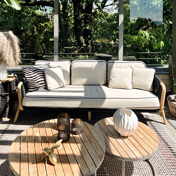 blog-interiordesign-outdoor-wohnzimmer-gemütlichkeit-accessoires-wohnideen-terrasse-deko-lichtgestaltung-wohnen-mit-stil-outdoorbereich-balkon-erweiterung-individuell Der Outdoorbereich: das zusätzliche Zimmer unter freiem Himmel